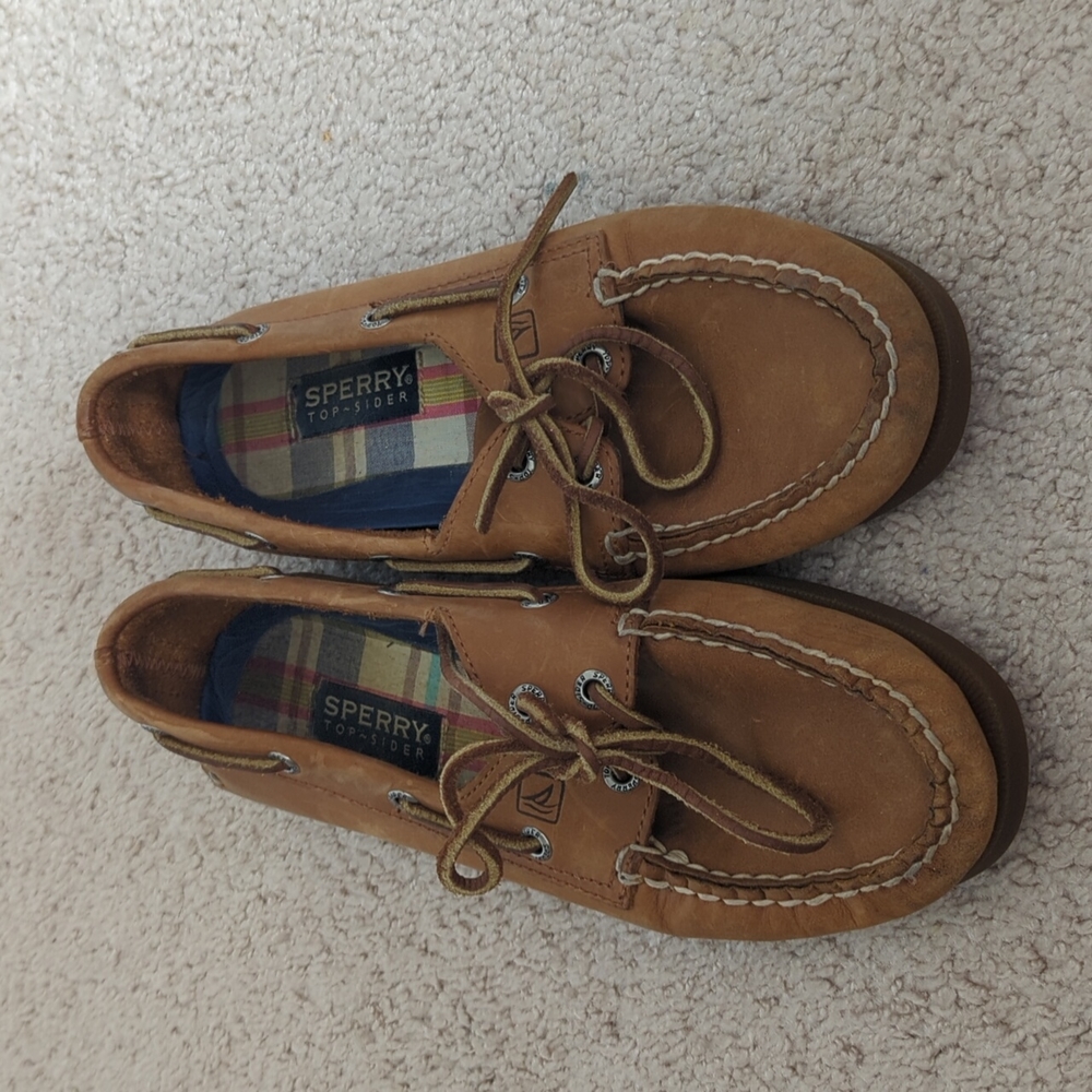 Sperry boat shoes size 8
